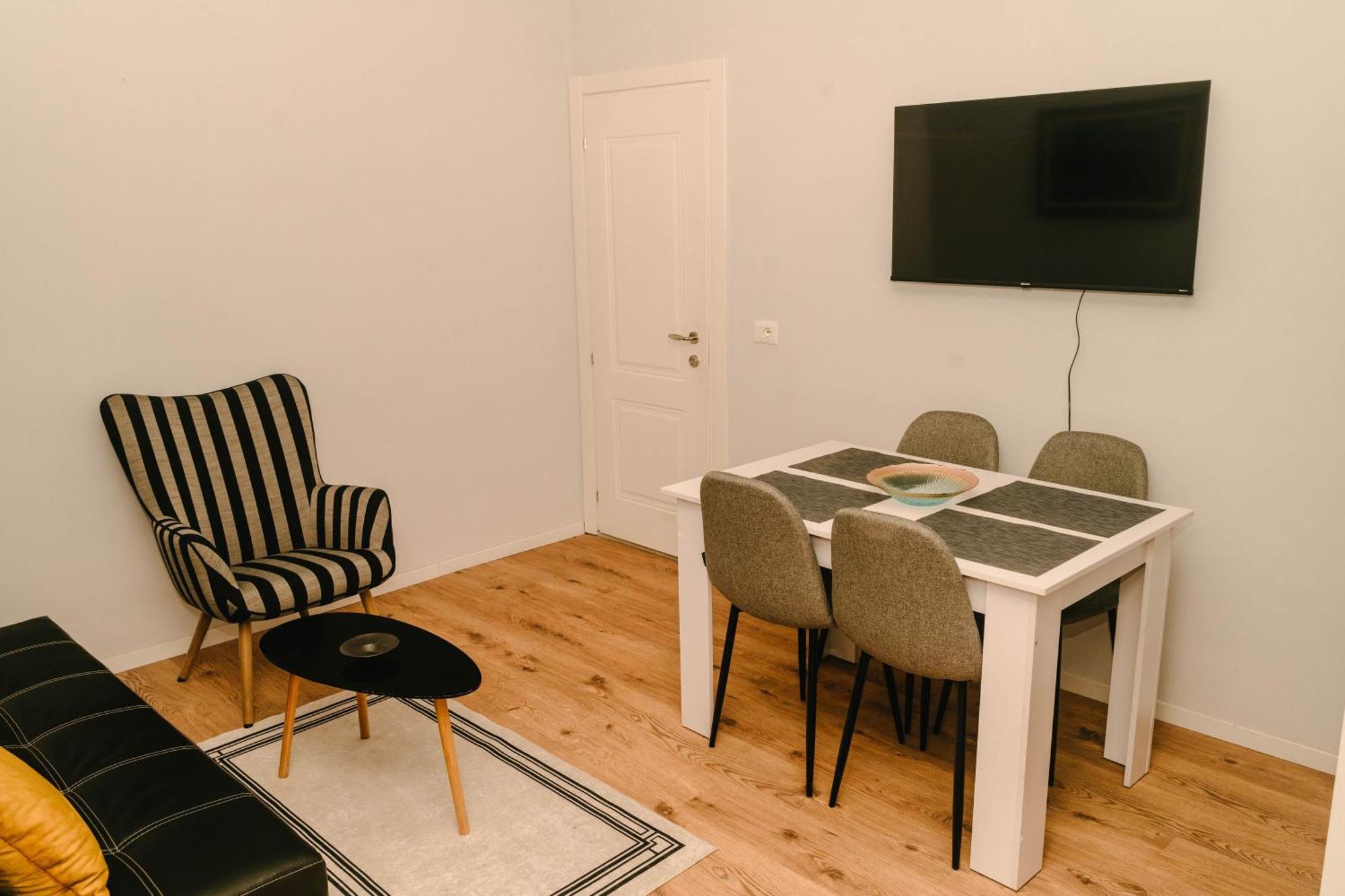 Studio Flat In Heart Of טיראנה מראה חיצוני תמונה