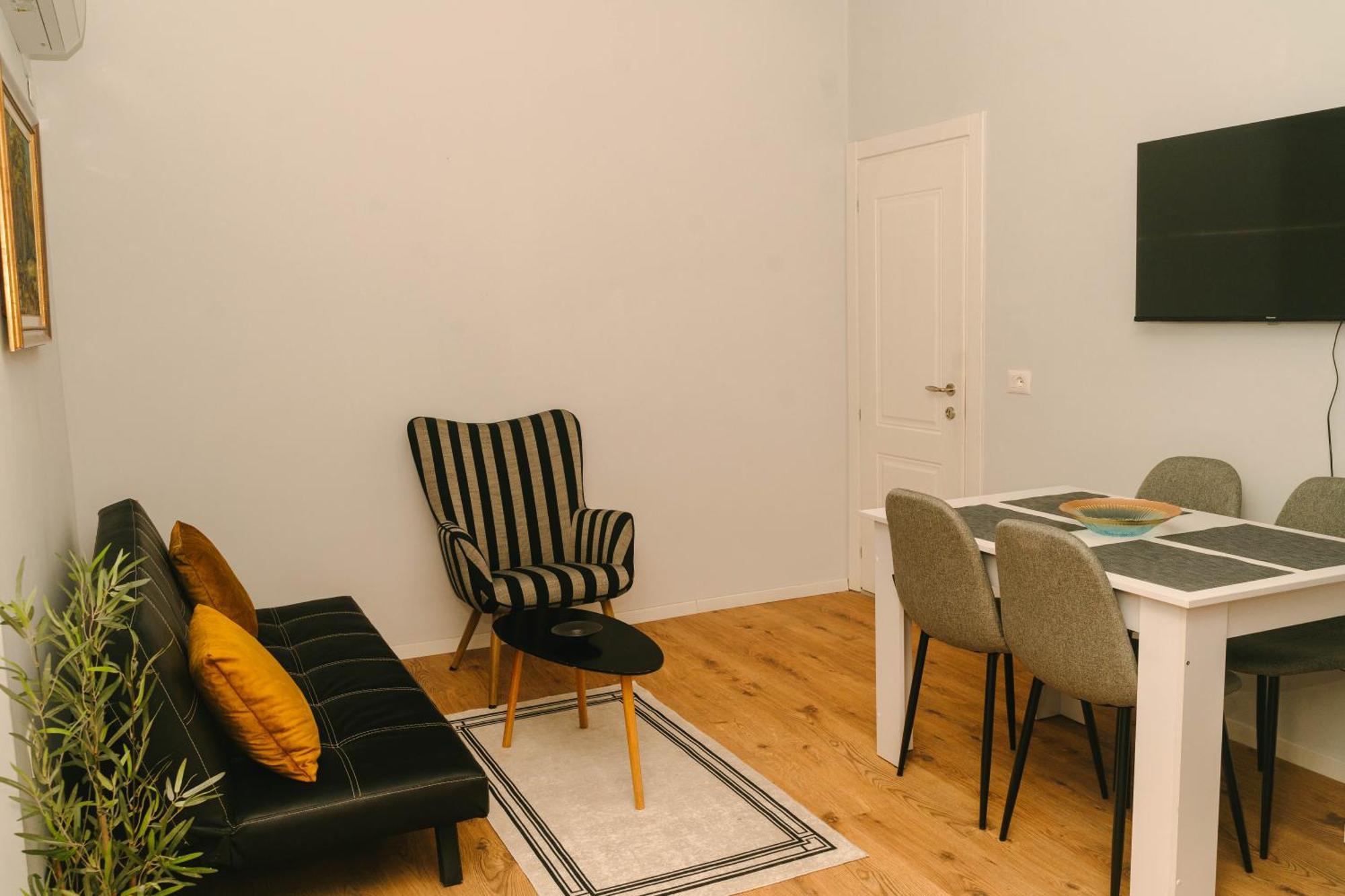 Studio Flat In Heart Of טיראנה מראה חיצוני תמונה